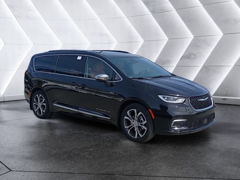 New 2026 Chrysler Pacifica Pinnacle FWD image 8