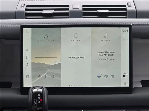 Used 2024 Land Rover Defender 110 SE image 13