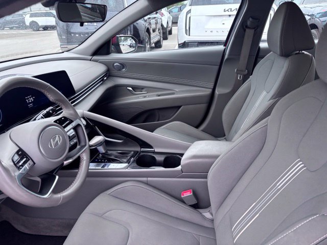 Used 2025 Hyundai Elantra SEL FWD image 16