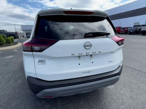Used 2023 Nissan Rogue S image 2