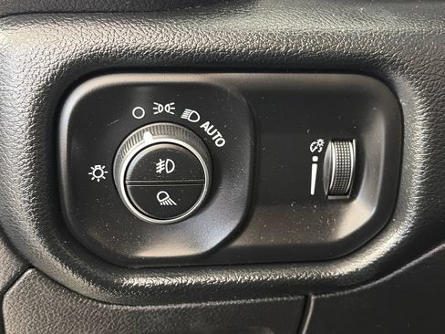 Used 2020 RAM 1500 Big Horn AWD/4WD image 25