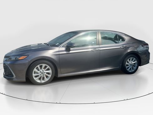 Used 2021 Toyota Camry LE w/ Convenience Package FWD image 4