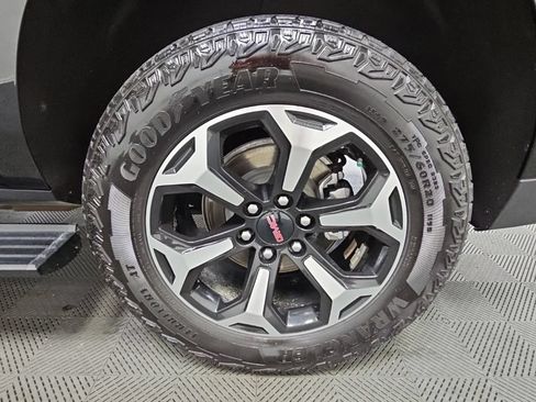 Used 2025 GMC Yukon XL AT4 w/ AT4 Premium Package AWD/4WD image 47