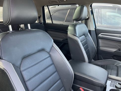 Used 2022 Volkswagen Atlas SEL Premium image 35