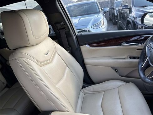 Used 2018 Cadillac XT5 Luxury image 14
