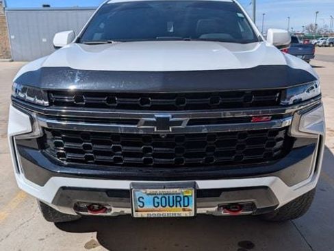 Used 2022 Chevrolet Suburban Z71 w/ Luxury Package image 2