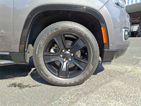 Used 2022 Jeep Wagoneer Series III w/ Convenience Group I image 8