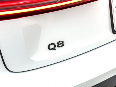 Used 2024 Audi Q8 e-tron Premium Plus w/ Premium Plus Package image 10