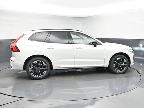 New 2027 Volvo XC60 B5 Plus AWD/4WD image 9