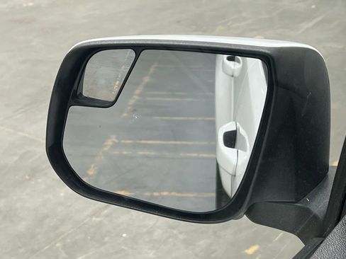 Used 2022 Chevrolet Colorado LT w/ Safety Package image 32