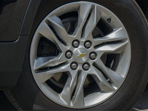 Used 2022 Chevrolet Blazer LT image 2