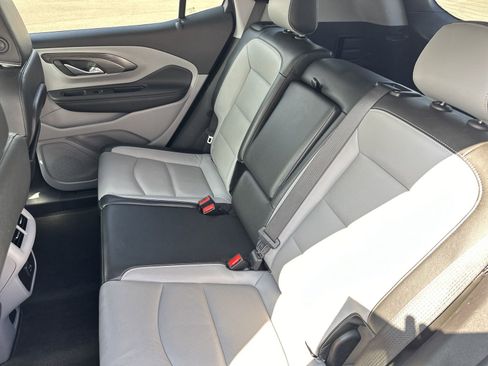 Used 2023 GMC Terrain SLT image 13