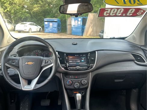 Used 2017 Chevrolet Trax LT w/ LT Convenience Package image 49