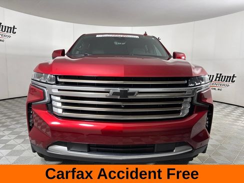 Used 2024 Chevrolet Suburban High Country RWD image 3