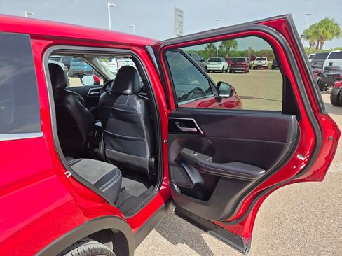 Used 2024 Mitsubishi Outlander SE Black Edition AWD/4WD image 15