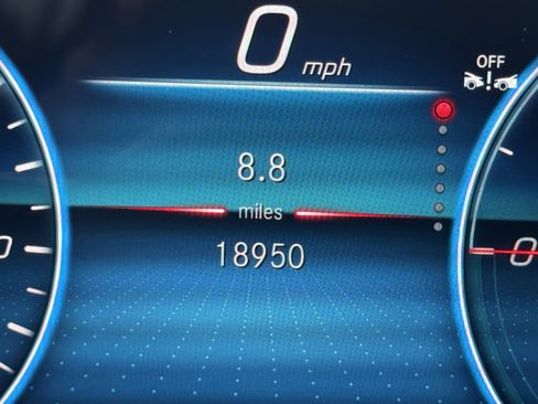 Used 2023 Mercedes-Benz EQB 300 4MATIC image 22