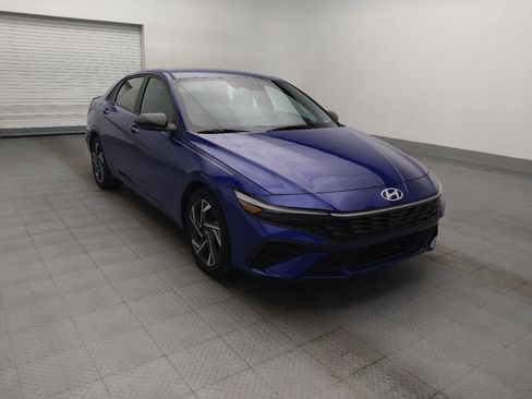 Used 2025 Hyundai Elantra Sport FWD image 13