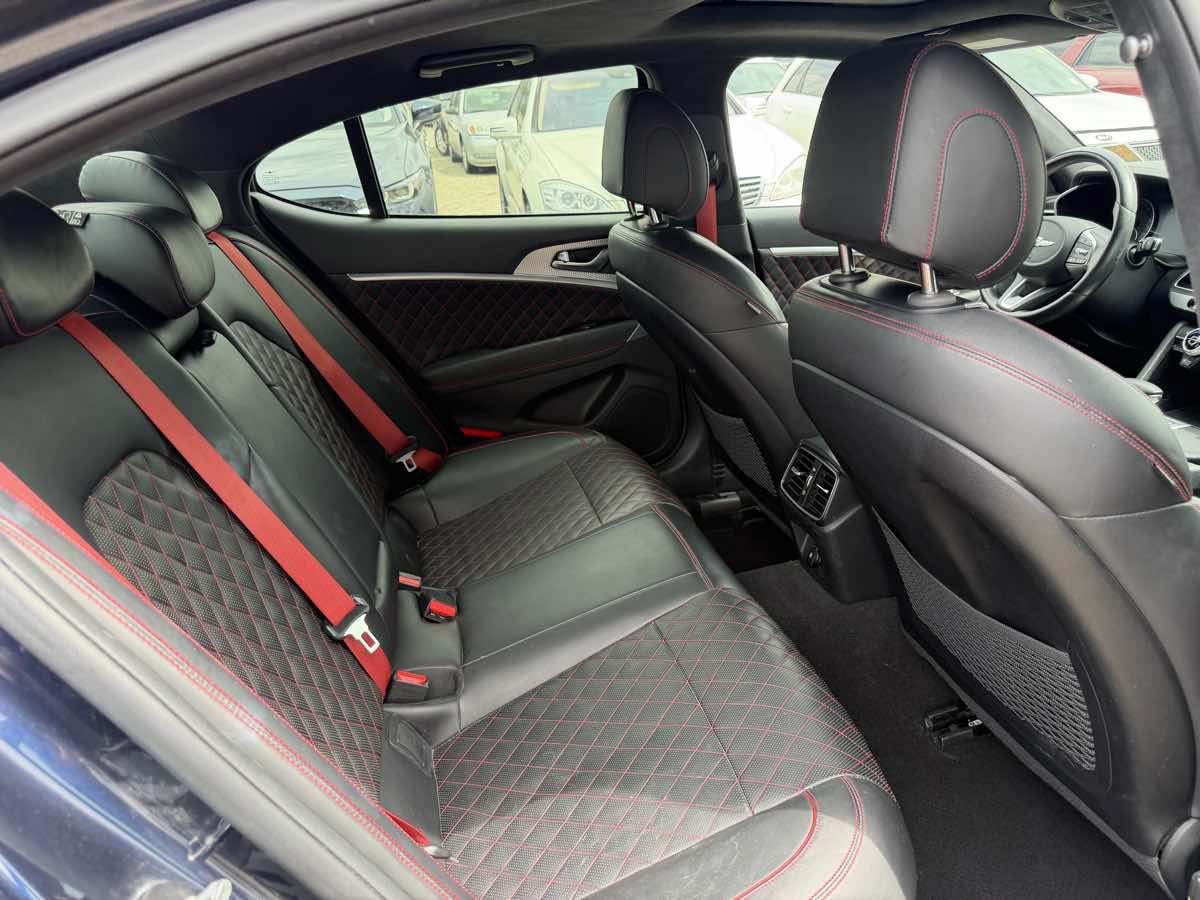 Used 2023 Genesis G70 3.3T image 17
