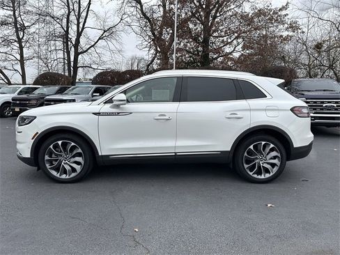 Certified 2022 Lincoln Nautilus Reserve image 8