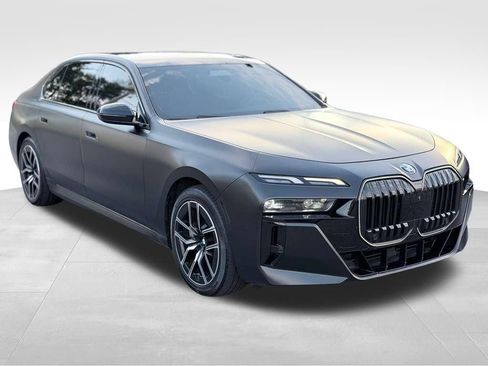 Used 2023 BMW 760i xDrive w/ Luxury Rear Seating Package AWD/4WD image 3