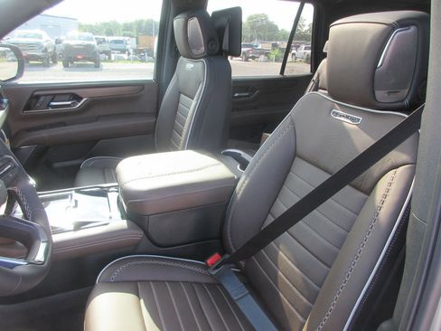 New 2026 GMC Yukon Denali Ultimate AWD/4WD image 11