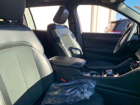 Used 2025 Jeep Grand Cherokee L Altitude image 16