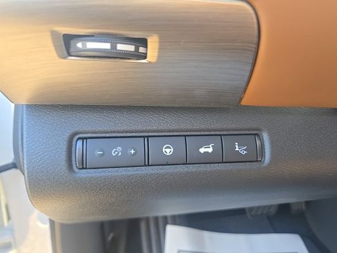 New 2025 Nissan Pathfinder Platinum image 13