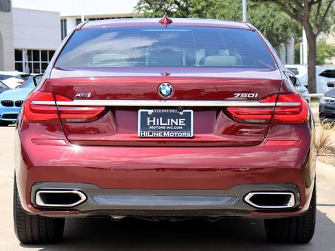 Used 2019 BMW 750i xDrive w/ Luxury Rear Seating Package image 11