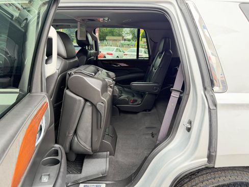 Used 2017 Cadillac Escalade Luxury AWD/4WD image 36