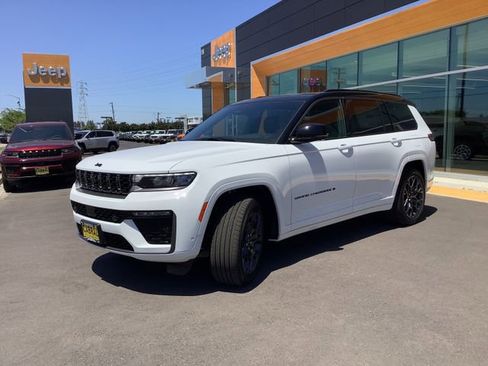 New 2026 Jeep Grand Cherokee L Summit w/ Obsidian Package AWD/4WD image 5