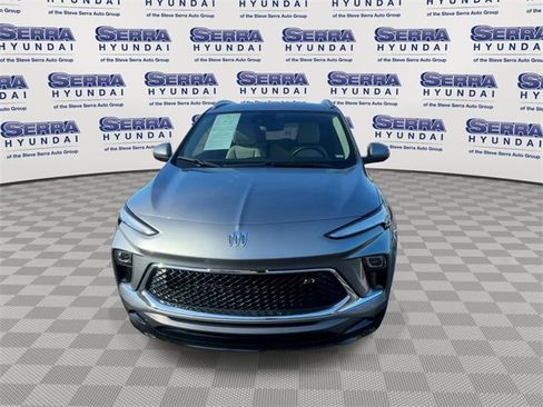 Used 2024 Buick Encore GX Sport Touring image 3