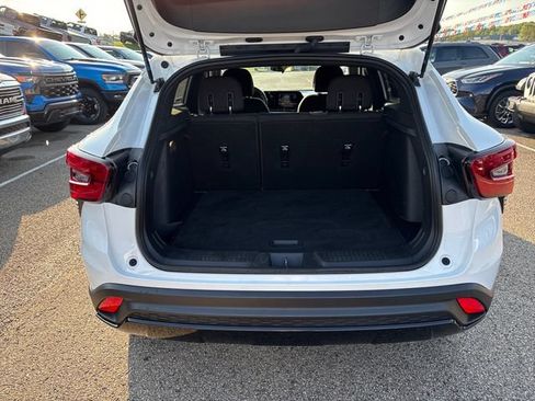 Used 2024 Chevrolet Trax RS FWD image 20