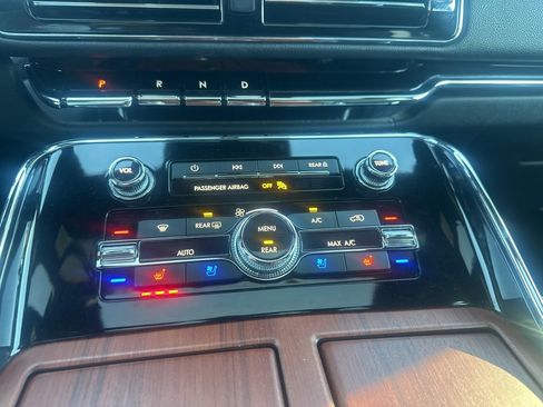 Used 2024 Lincoln Navigator Reserve image 16