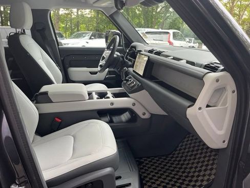 Used 2025 Land Rover Defender 110 X-Dynamic SE AWD/4WD image 11