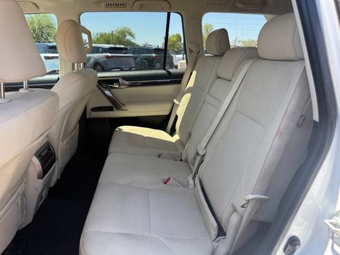 Used 2023 Lexus GX 460 Premium w/ Premium Package AWD/4WD image 10