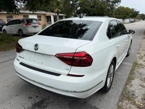 Used 2018 Volkswagen Passat 2.0T SE FWD image 8