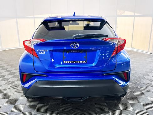 Used 2018 Toyota C-HR XLE FWD image 4
