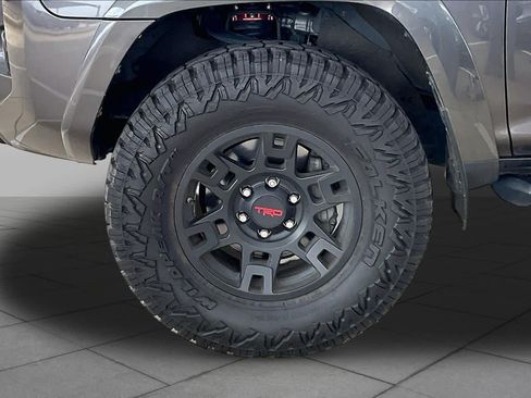 Used 2021 Toyota 4Runner Venture w/ Moonroof Package AWD/4WD image 10