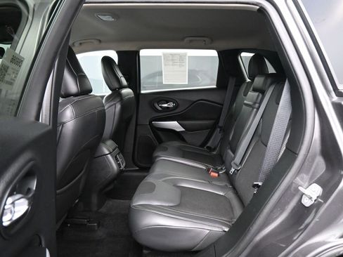 Used 2018 Jeep Cherokee Latitude Plus image 13