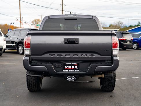 Used 2020 Toyota Tacoma TRD Off-Road image 11