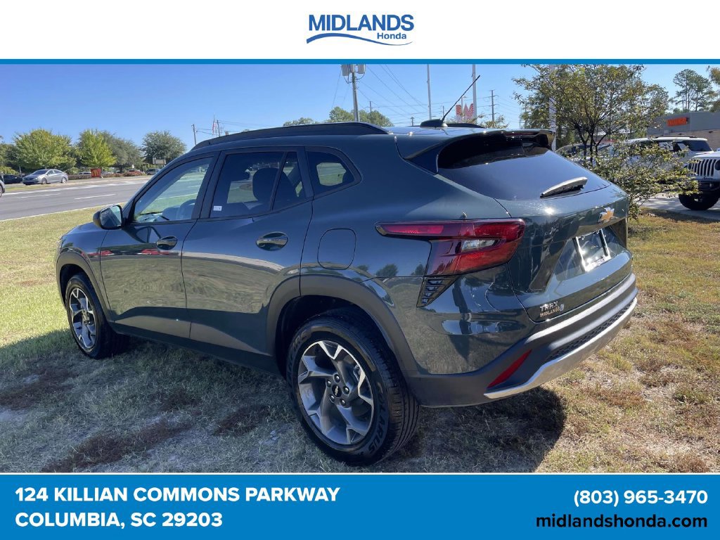 Used 2025 Chevrolet Trax LT FWD image 5