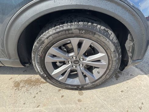 Used 2024 Ford Explorer XLT w/ Equipment Group 202A image 11