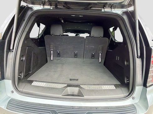 Used 2025 Chevrolet Suburban Z71 AWD/4WD image 12