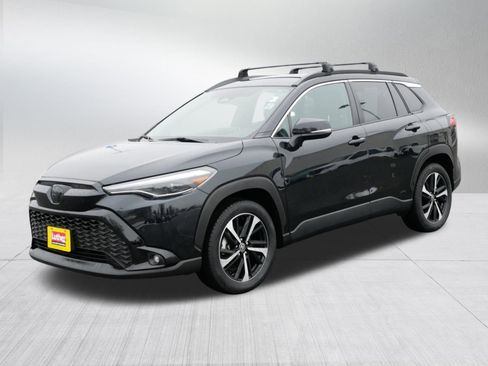 Used 2023 Toyota Corolla Cross XSE image 3