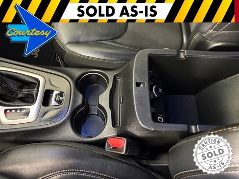 Used 2018 Jeep Cherokee Latitude Plus w/ Comfort/Convenience Group FWD image 29