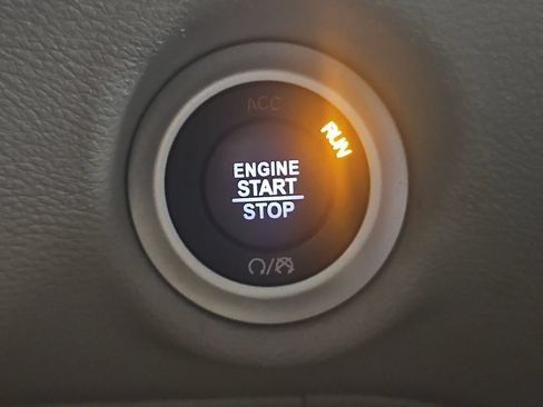 Used 2022 Chrysler Pacifica Touring-L FWD image 37
