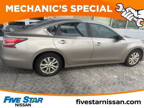 Used 2014 Nissan Altima 2.5 S w/ Sport Value Package FWD image 8