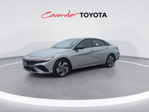 Used 2025 Hyundai Elantra Sport FWD image 4