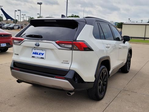 Used 2022 Toyota RAV4 XSE AWD/4WD image 4