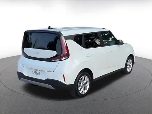 Used 2025 Kia Soul LX w/ LX Technology Package FWD image 13